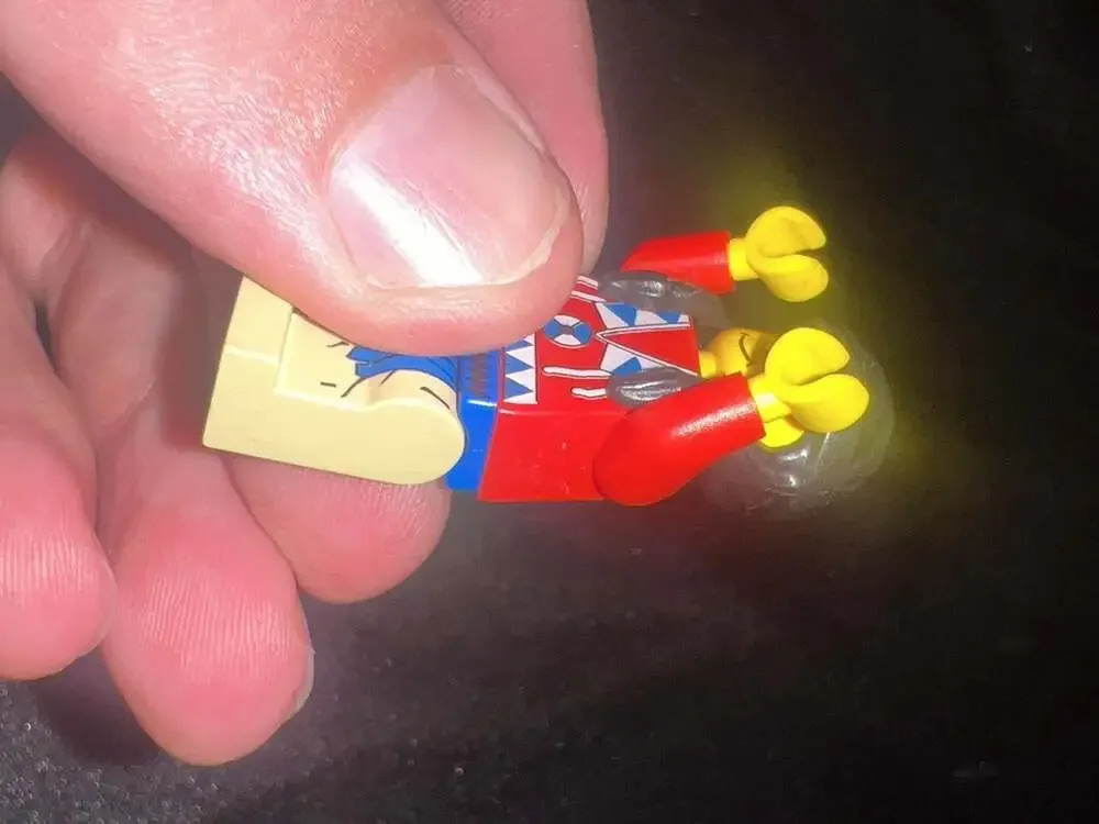 Lego Western Native American Indian with Red Shirt and Black Quiver (ww022)